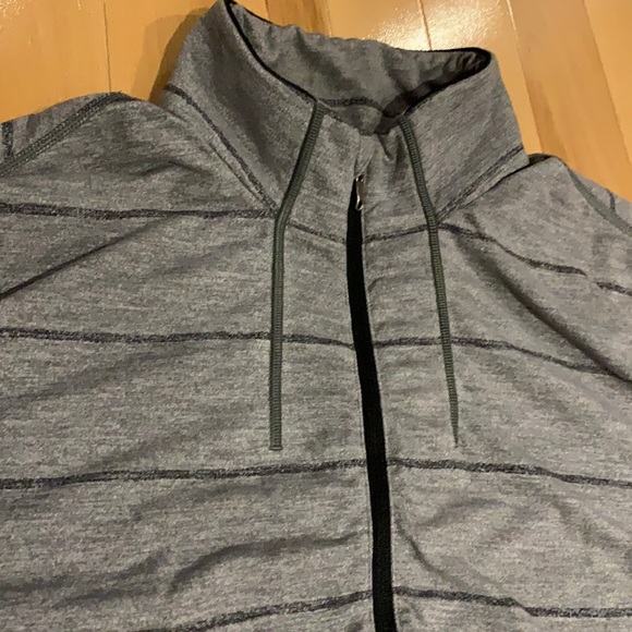 🌟HP Lululemon Men’s Sweat Session Grey Striped 1/2 zip sweater pullover -size M - Picture 4 of 17